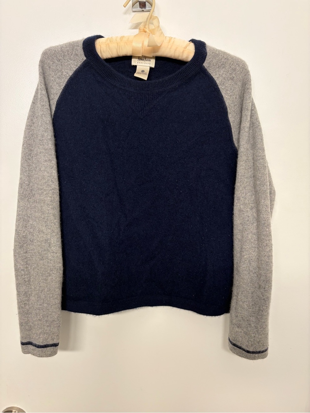 Nieman Marcus cashmere Navy and Gray Crewneck Sweater size large
